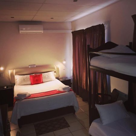 Aaa Rose Garden Guesthouse Mookgophong Exterior foto