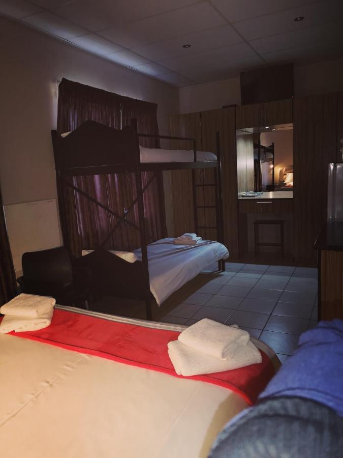 Aaa Rose Garden Guesthouse Mookgophong Exterior foto