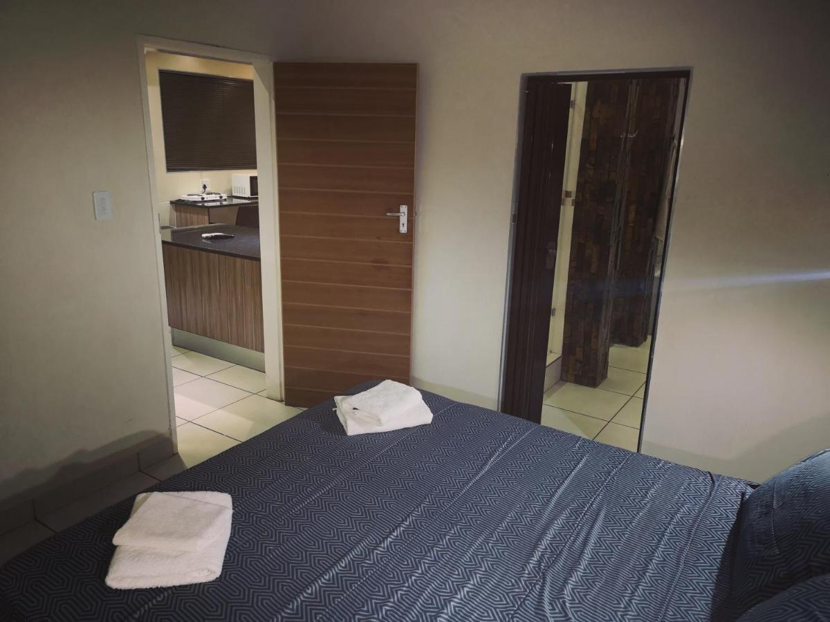 Aaa Rose Garden Guesthouse Mookgophong Exterior foto